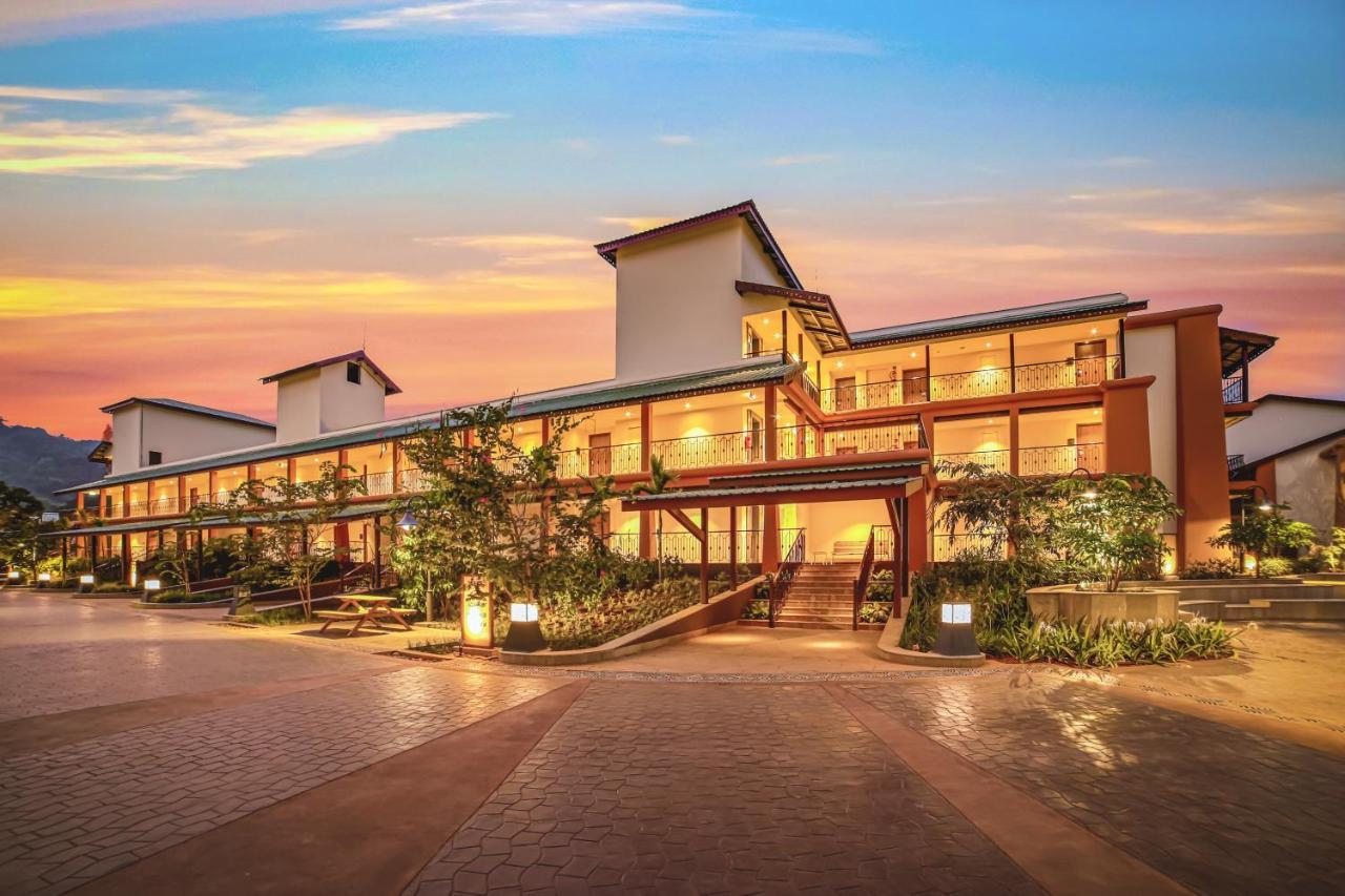 Club Mahindra Assonora Hotel Exterior photo